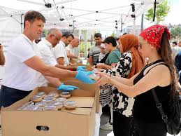 ÇERKEZKÖY BELEDİYESİ AŞURE DAĞITTI